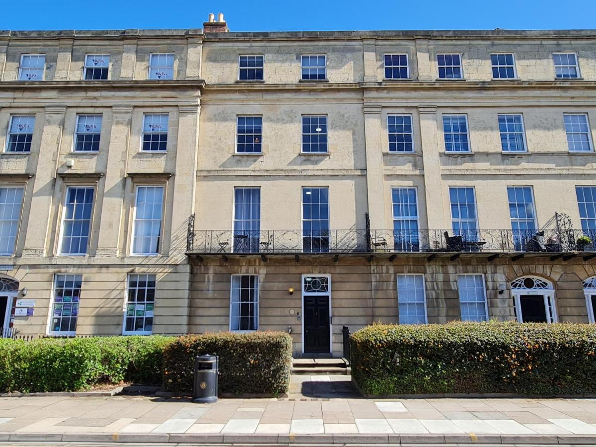 Margaret'S Terrace By Fortuna Property Cheltenham Eksteriør billede
