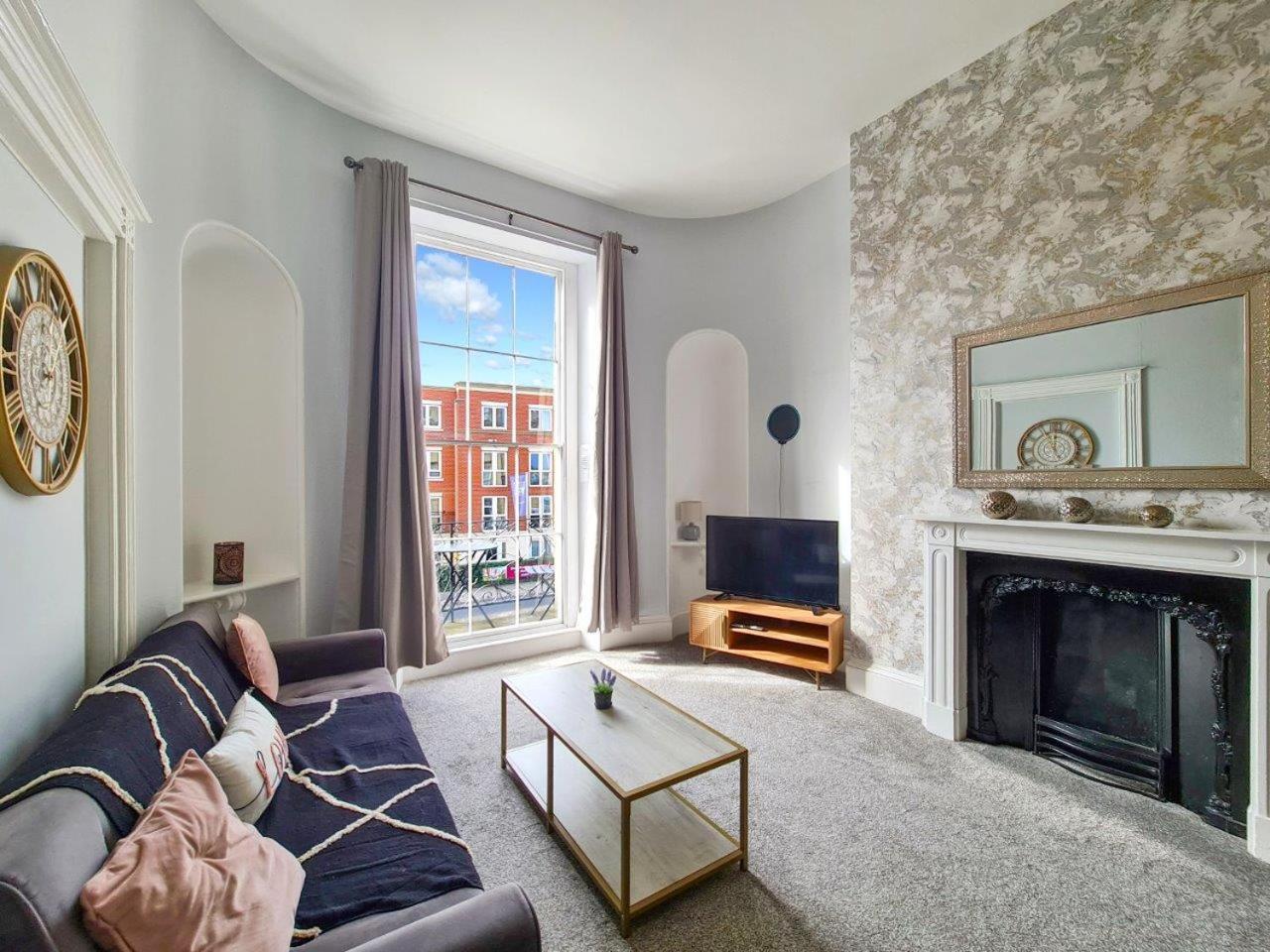 Margaret'S Terrace By Fortuna Property Cheltenham Eksteriør billede