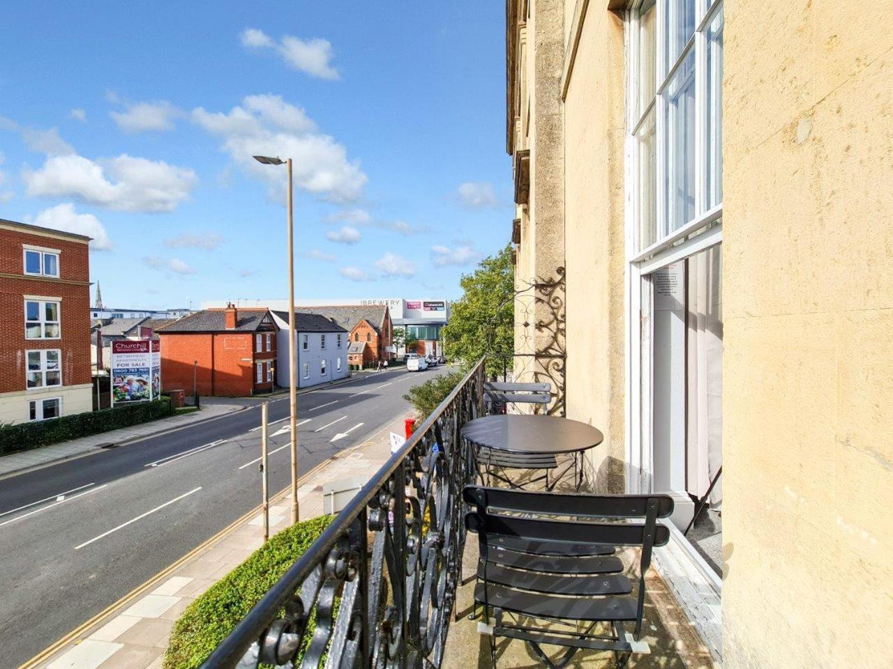Margaret'S Terrace By Fortuna Property Cheltenham Eksteriør billede