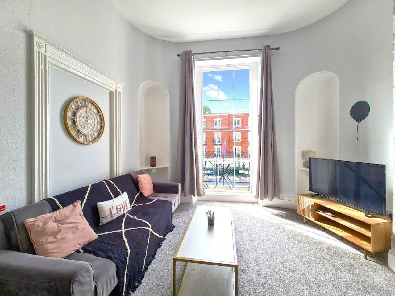 Margaret'S Terrace By Fortuna Property Cheltenham Eksteriør billede